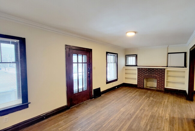 Building Photo - 924 Stadelman Ave