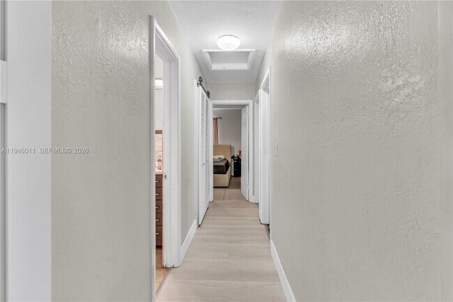 Building Photo - 709 SW 7th Ave