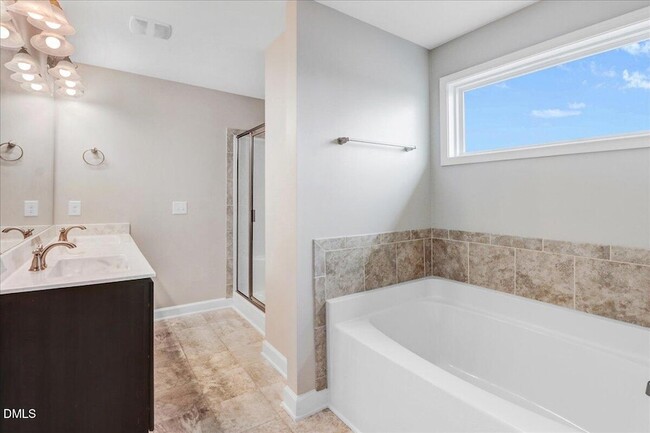 Building Photo - 281 E Webber Ln