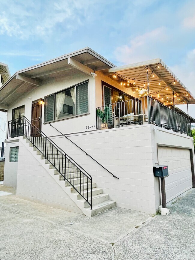 Exterior - 2864 Waialae Ave