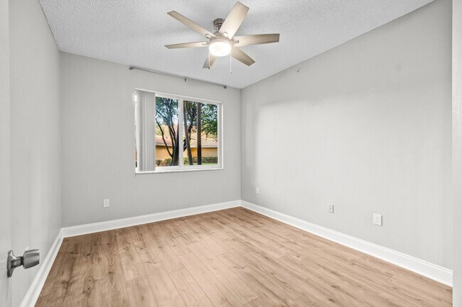 Building Photo - 1000 Scotia Dr