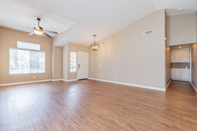 Building Photo - Beautiful 3-Bedroom Home in West Palmdale Community