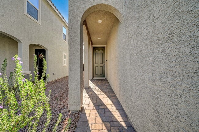 Building Photo - AMAZING 2 Story, 5 Bedroom Home in Gated community!