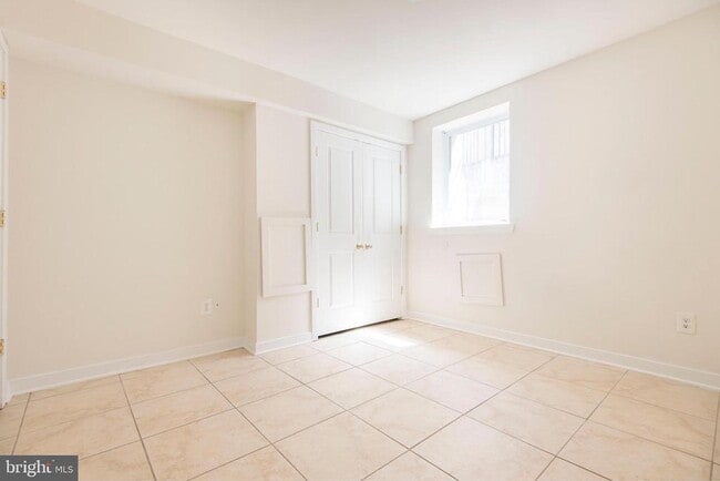Building Photo - 1740 N Sydenham St