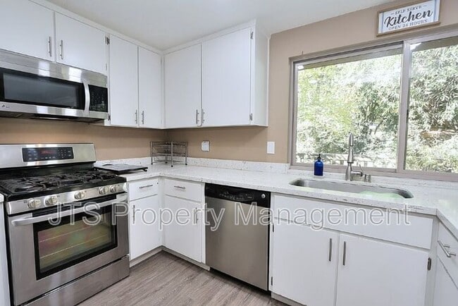 Building Photo - 6913 Navarro Ct