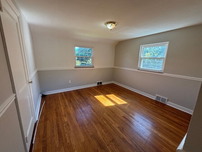 Building Photo - 4 Bedroom Home in Pleasant Hills! - Availa...