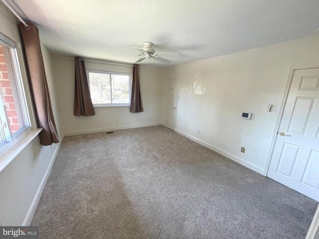 Building Photo - 301 Worthington Dr