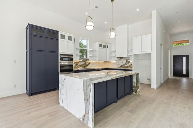 Building Photo - 111 Nob Hill Cir