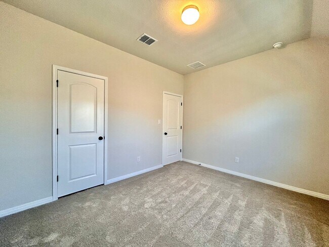 Building Photo - Spacious Modern 4/BR 3/BA Home with Stunning Features!