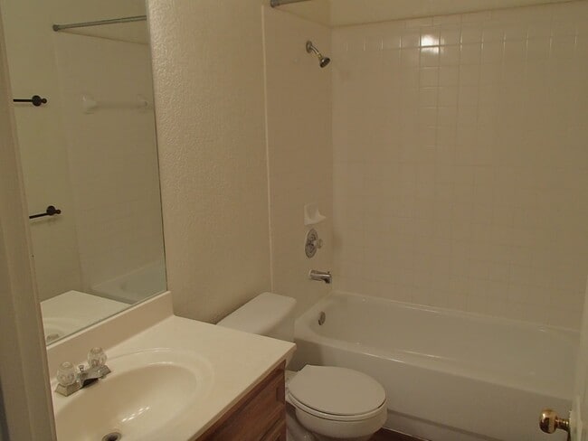 Building Photo - 304 Tamara Dr