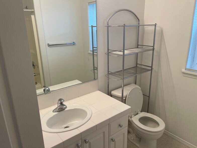 Building Photo - 16586 NW Desert Canyon Dr