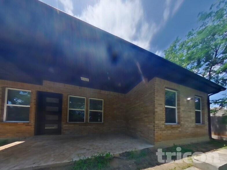 Building Photo - 328 Lakey Rd