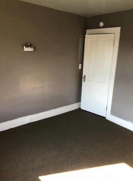 West Bedroom - 428 E 27th St