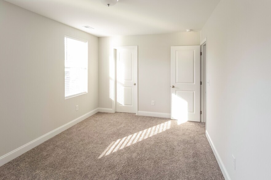 Building Photo - 387 Trevally Ct