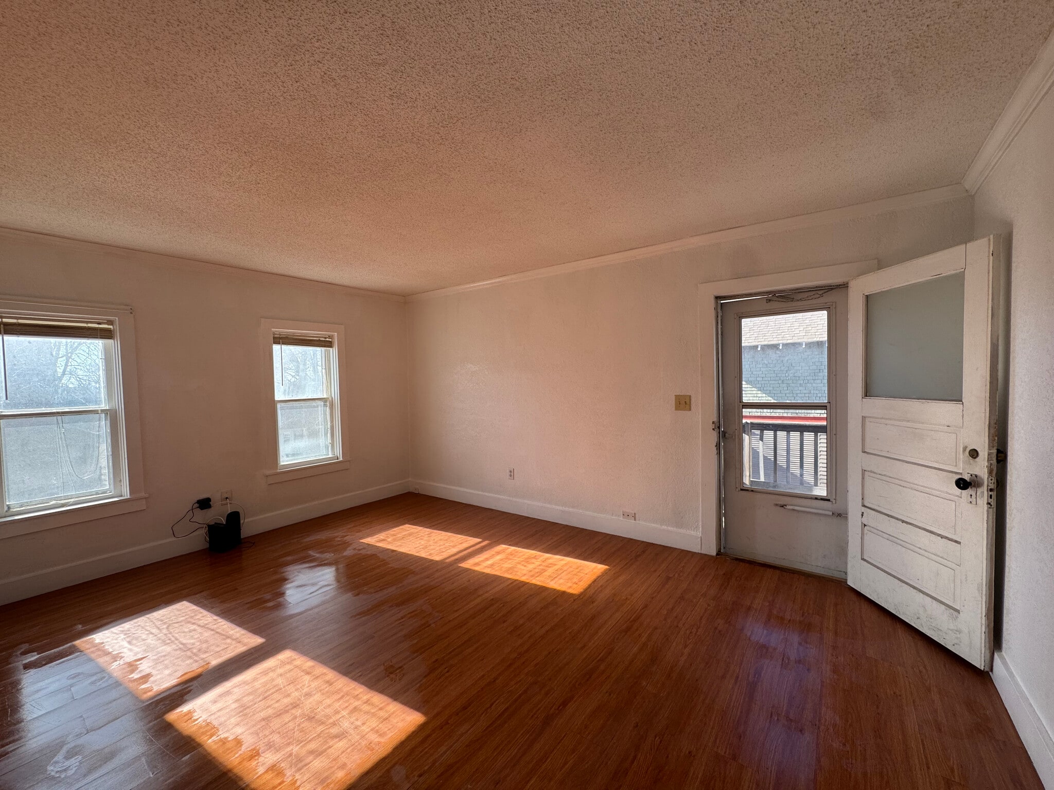 Building Photo - 326 E Vine St