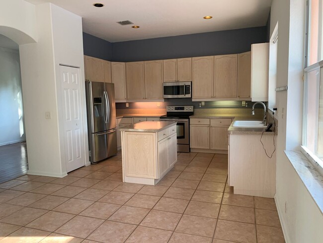 Building Photo - Gorgeous 4 bedroom 3 bath single family ho...