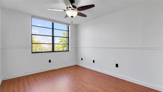 Building Photo - 13000 SW 92nd Ave