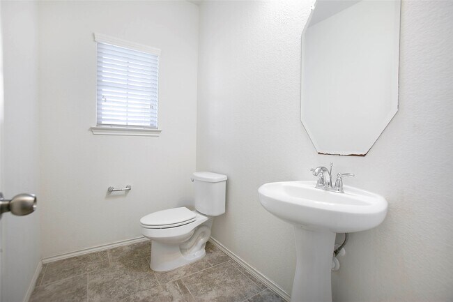 Building Photo - 166 Meadow Grove Dr