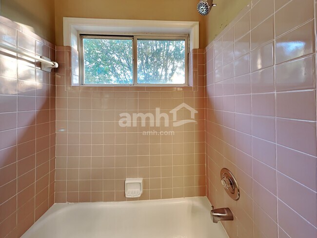 Building Photo - 3285 Summit Pl Dr