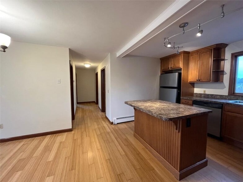 Building Photo - 3 Buttonwood St