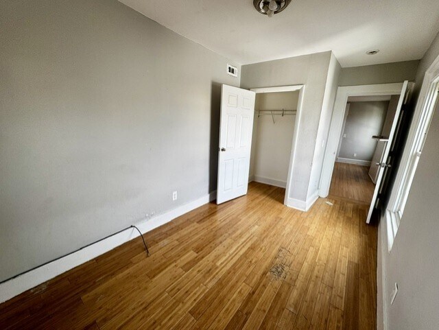 Building Photo - 9 S Clinton St