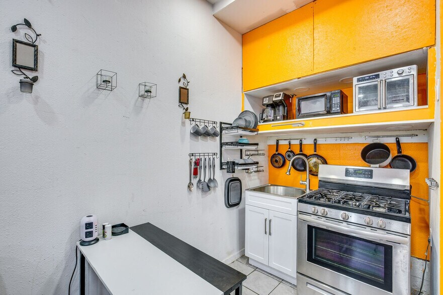 Building Photo - 7244 Piedmont Dr