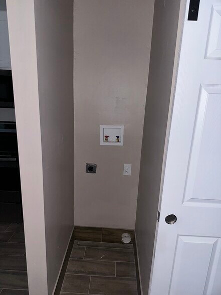 Building Photo - 32952 Urban Ave