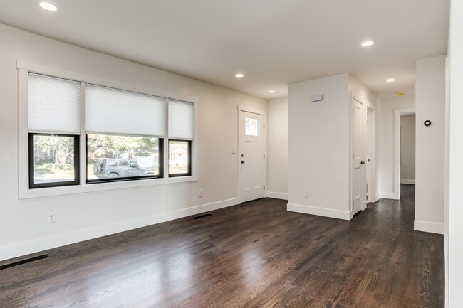 Building Photo - 4721 W 61st Terrace