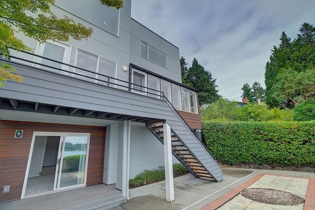 Building Photo - 4bd/3.5ba Mercer Island Home