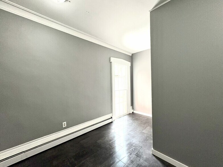 Building Photo - 709 Church St