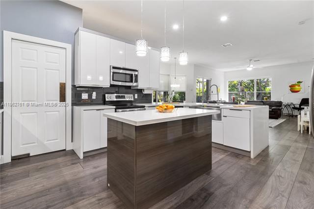 Building Photo - 1046 SW 159th Way