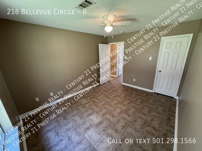 Building Photo - 216 Bellevue Cir