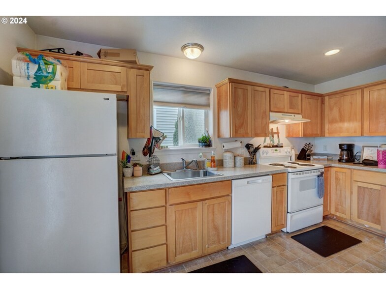 Kitchen - 11821 SE Pine St
