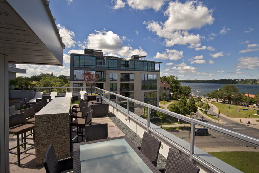 Best Lake Views in Uptown - 1800 Lake