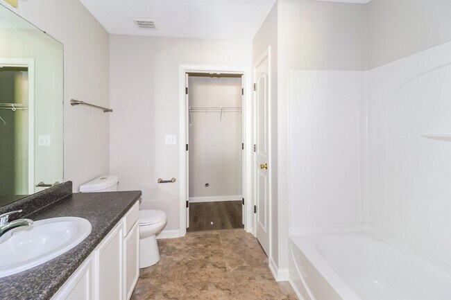 Building Photo - 1485 Pemberton Ln