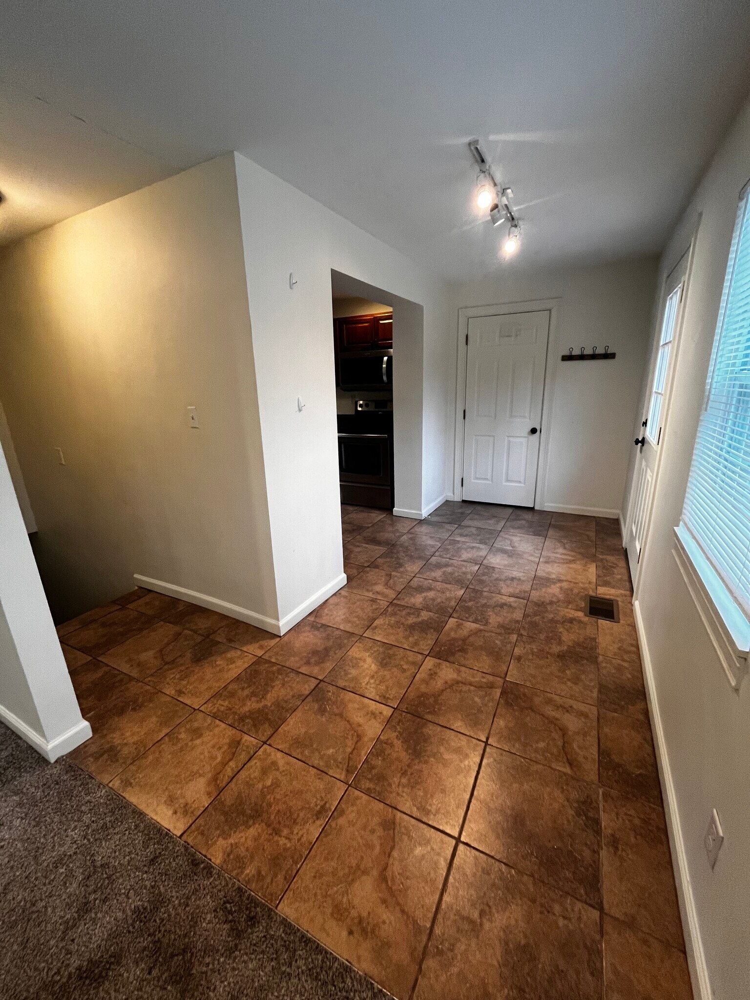 Building Photo - 137 Wrenwood Ln