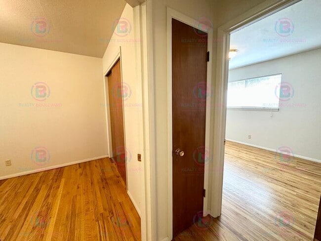 Building Photo - Delightful One-Bedroom + Office Near Idlew...