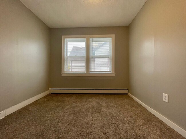 Building Photo - Updated 5 Bedroom 1.5 Bathroom Home in Minneapolis!