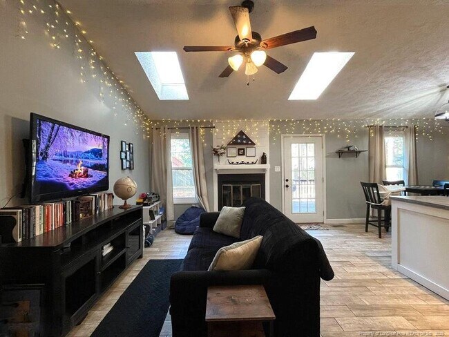 Building Photo - 627 Dowfield Dr