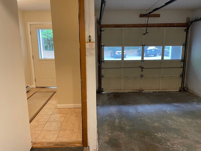 Building Photo - 110 Songbird Ln