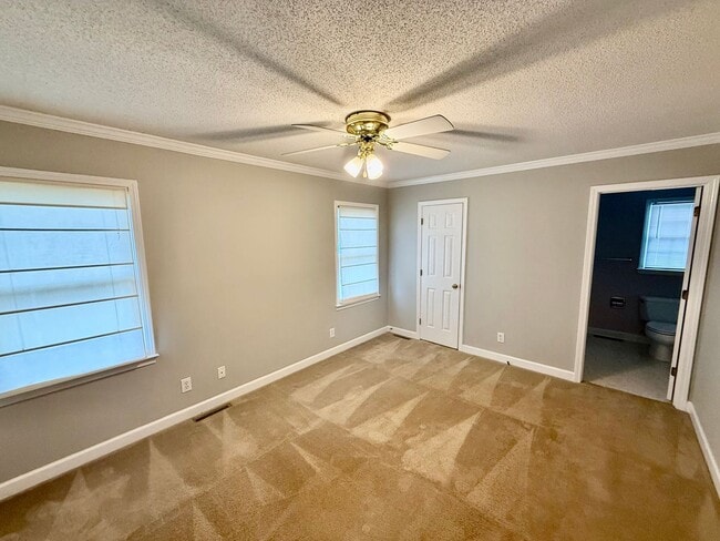 Building Photo - Three bedroom, 2 bath house in Gibsonville