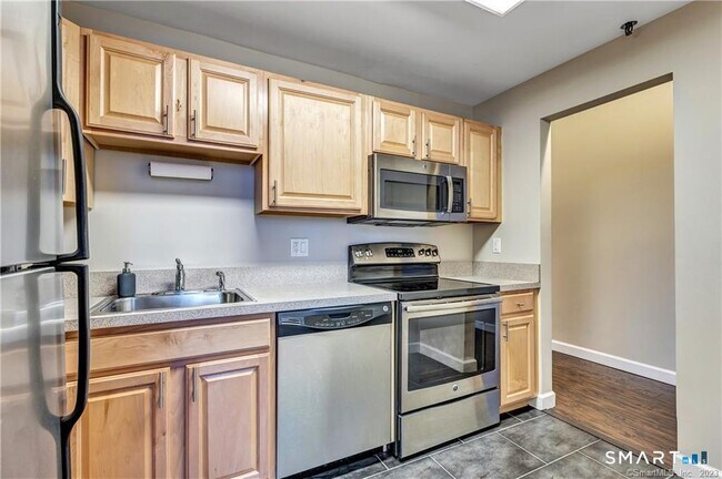 Building Photo - 25 Grand St