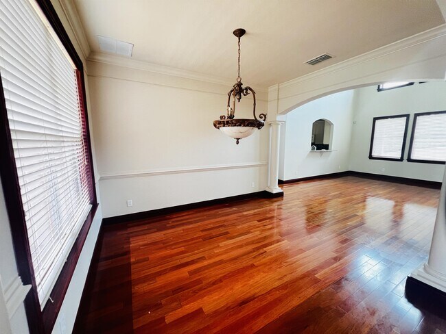 Building Photo - 2831 Paige Dr