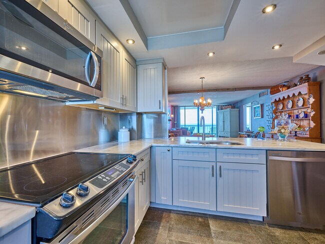 Building Photo - 10600 S Ocean Dr