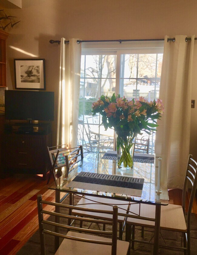 Building Photo - 285 Norwood Ave