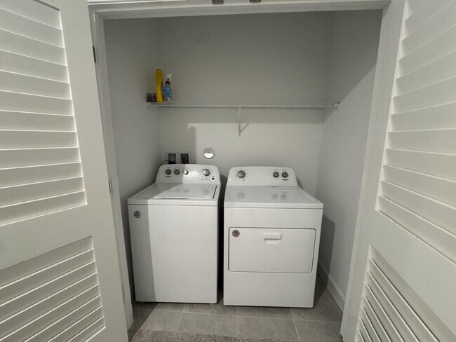 Building Photo - 14083 SW Thorens Dr