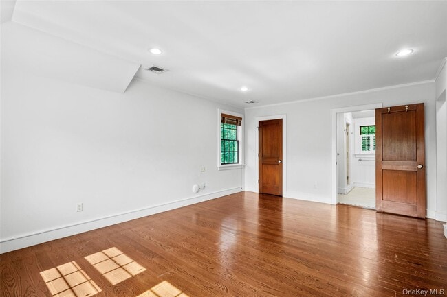 Building Photo - 6 Summit Ave