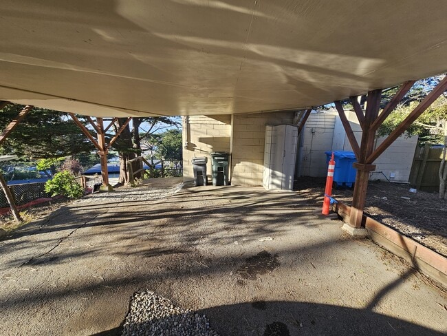 Building Photo - 425 Talbot Ave