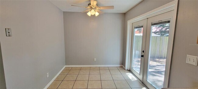 Building Photo - 3214 W Van Buren Dr