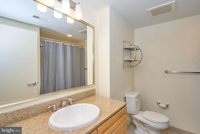 Building Photo - 1150 K St NW